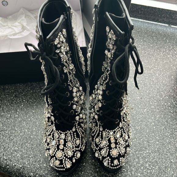 Ankle bedazzled heel boots. - Picture 4 of 10